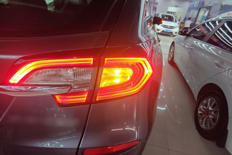 本田 冠道 2017款 240TURBO 两驱尊享版车身外观9