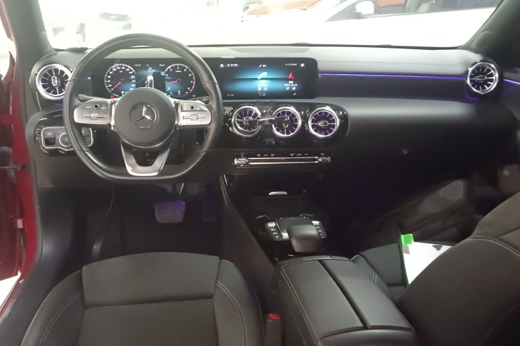 奔驰A级 2021款 A 200 L 运动轿车时尚型中控内饰7002