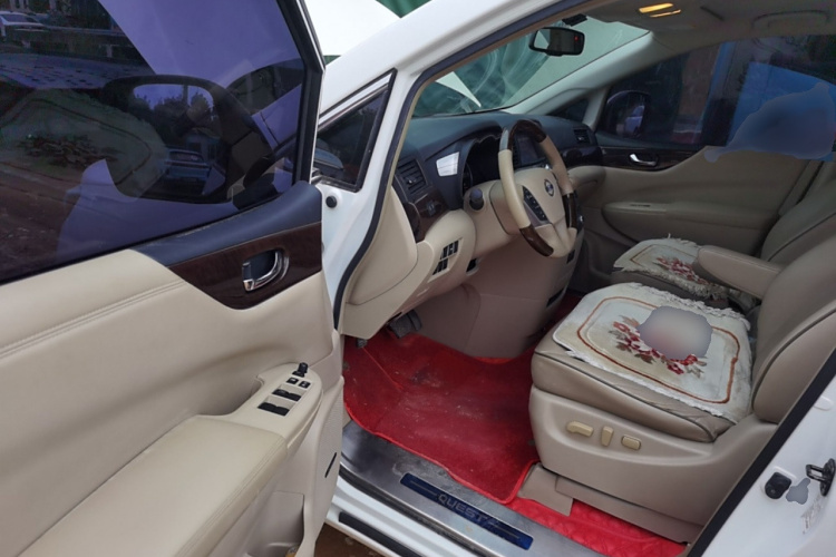 日产 贵士 2015款 3.5L SL中控内饰7003