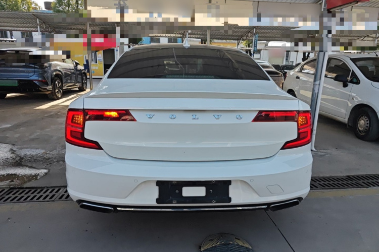 沃尔沃S90 2019款 T4 智逸版车身外观6