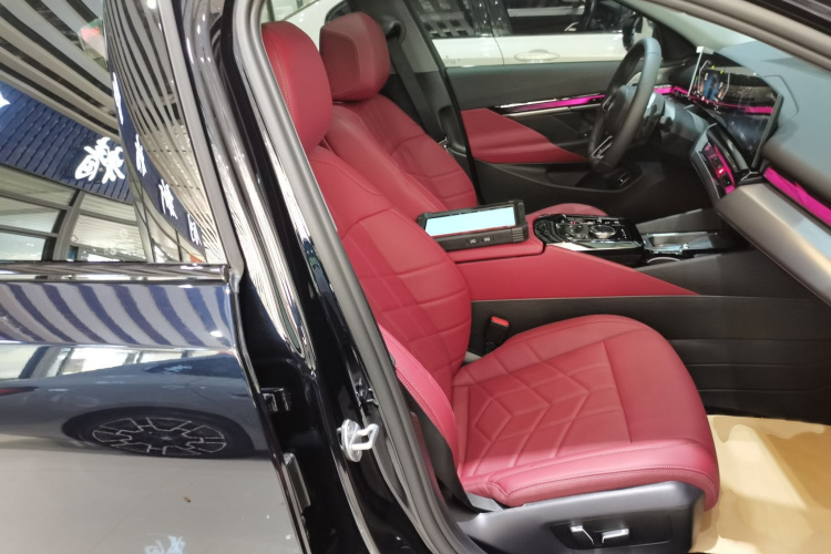 宝马5系 2025款 530Li 领先型 M运动套装局部细节41