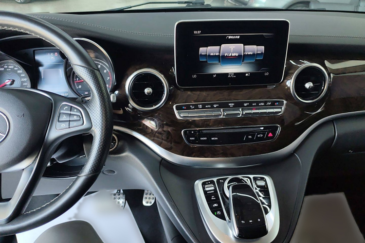 奔驰V级 2018款 V 260 L 尊贵加长版 国VI局部细节16