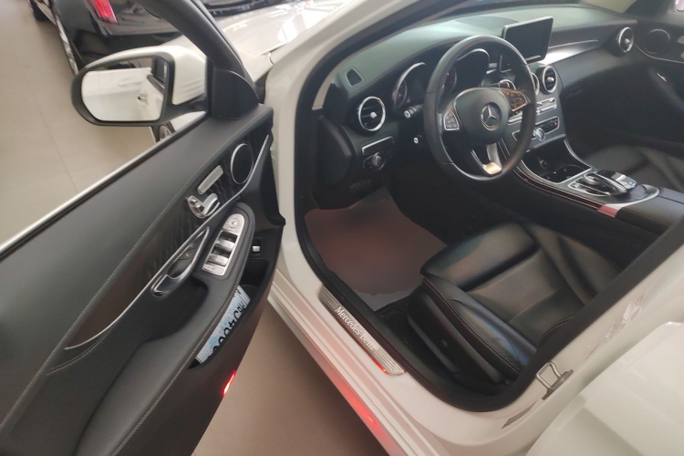 奔驰C级 2017款 改款 C 200 L 运动版中控内饰20