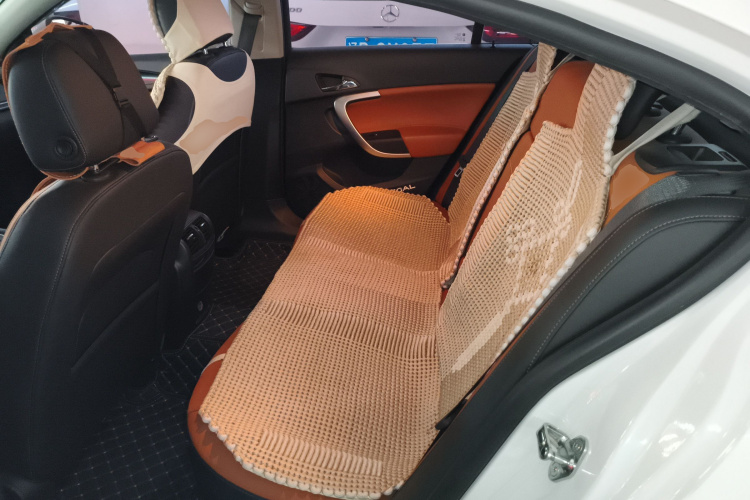 别克 君威 2015款 1.6T 精英技术型中控内饰21