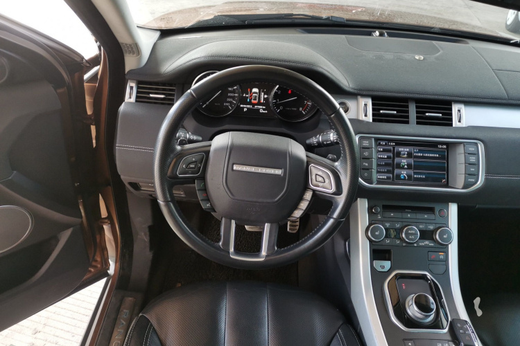 路虎 揽胜极光(进口) 2014款 2.0T 5门耀动版中控内饰13