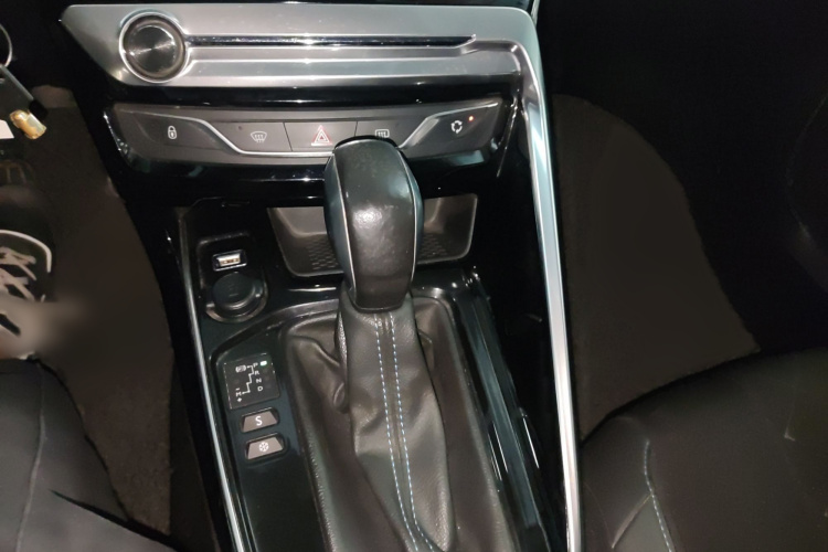 标致308 2016款 1.6L 自动豪华版局部细节18