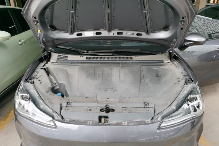 哪吒汽车 哪吒V 2022款 潮 400 Lite机舱底盘24