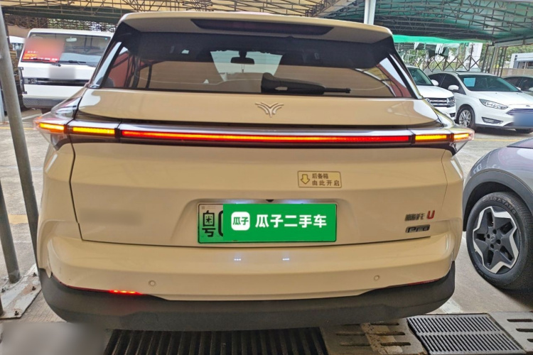 哪吒汽车 哪吒U 2021款 Pro 400 巡航版车身外观6