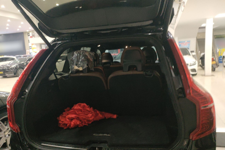 沃尔沃XC90新能源 2022款 E驱混动 T8 智尊豪华版 7座机舱底盘23