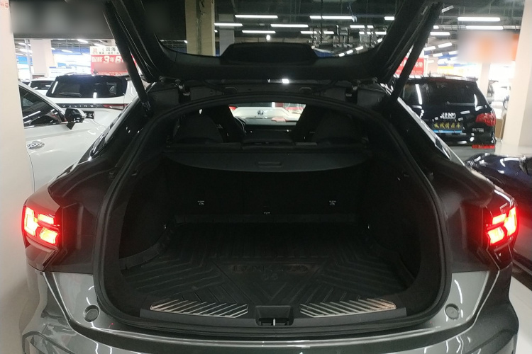 领克05 2020款 2.0TD 四驱劲Halo机舱底盘23