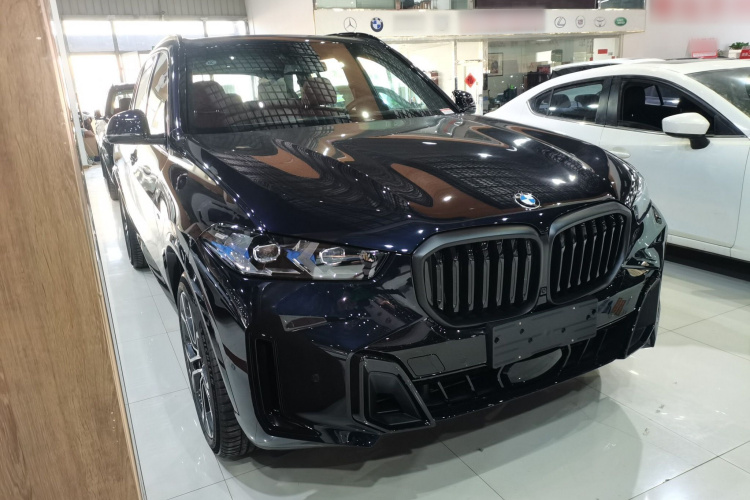 宝马X5 2025款 xDrive 40Li M运动曜夜套装车身外观3