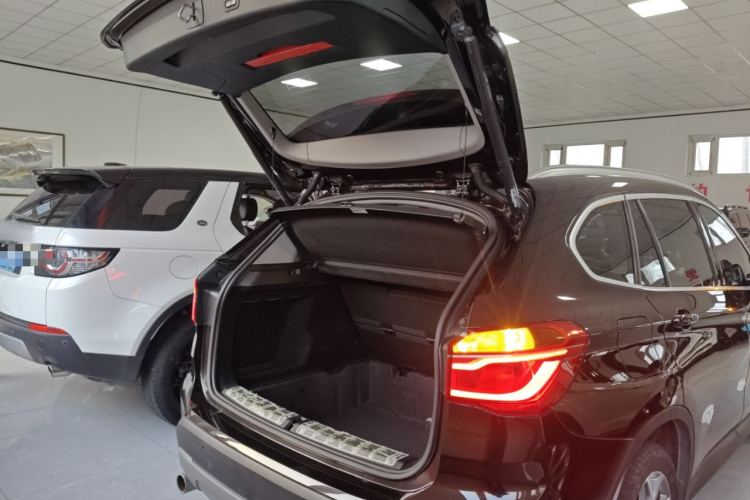 宝马X1 2019款 sDrive20Li 领先型机舱底盘23