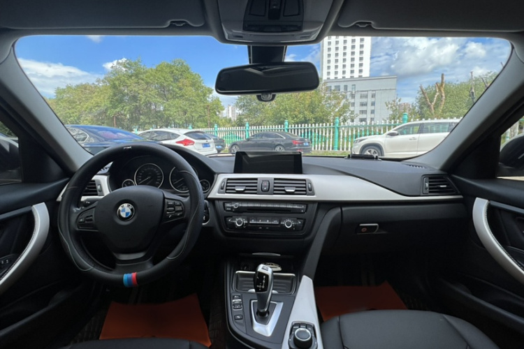 宝马3系 2015款 316Li 时尚型中控内饰7001