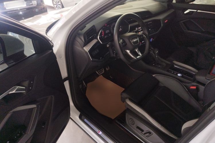 奥迪Q3 2024款 40 TFSI 时尚动感型中控内饰7003