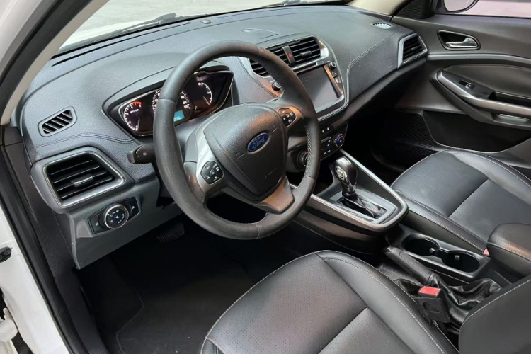 福特 福睿斯 2015款 1.5L 自动时尚型中控内饰7002