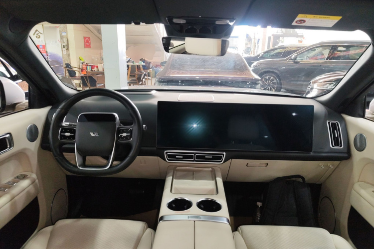 理想汽车 理想L8 2023款 Max中控内饰7002