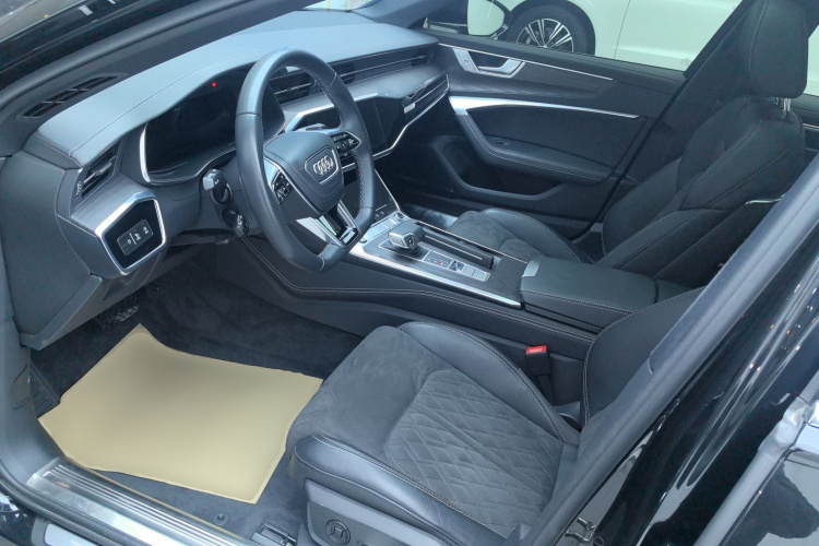 奥迪A6L 2023款 改款 55 TFSI quattro 尊享动感型中控内饰19