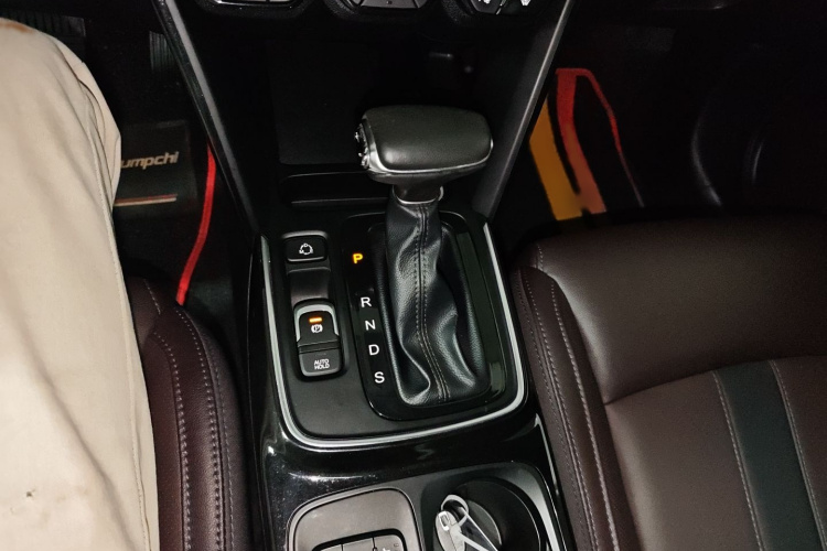 广汽传祺 传祺GS4 2018款 235T 自动两驱豪华智联版局部细节18