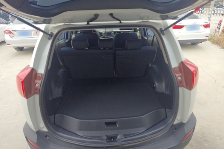 丰田 RAV4荣放 2015款 2.0L CVT两驱风尚版局部细节23