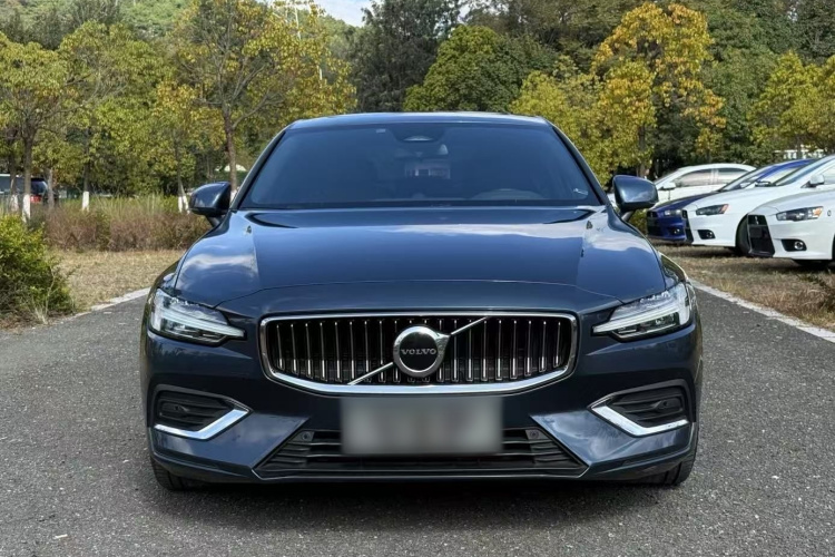 沃尔沃S60 2023款 B4 智逸豪华版车身外观6002