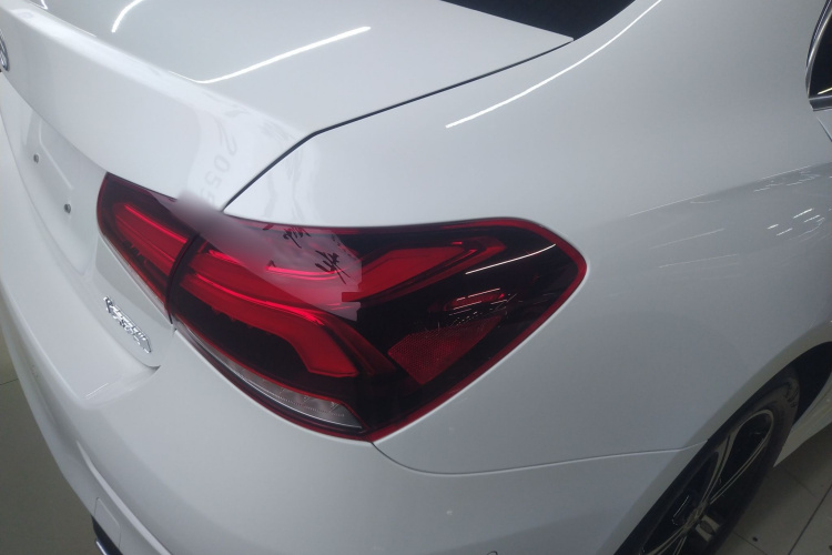 奔驰A级 2022款 改款三 A 200 L 运动轿车时尚型车身外观9