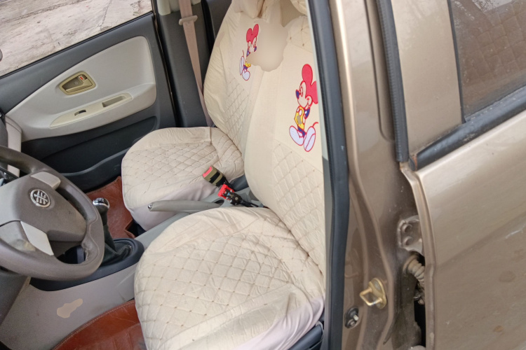 一汽 夏利N5 2014款 1.0L 手动舒适型中控内饰19