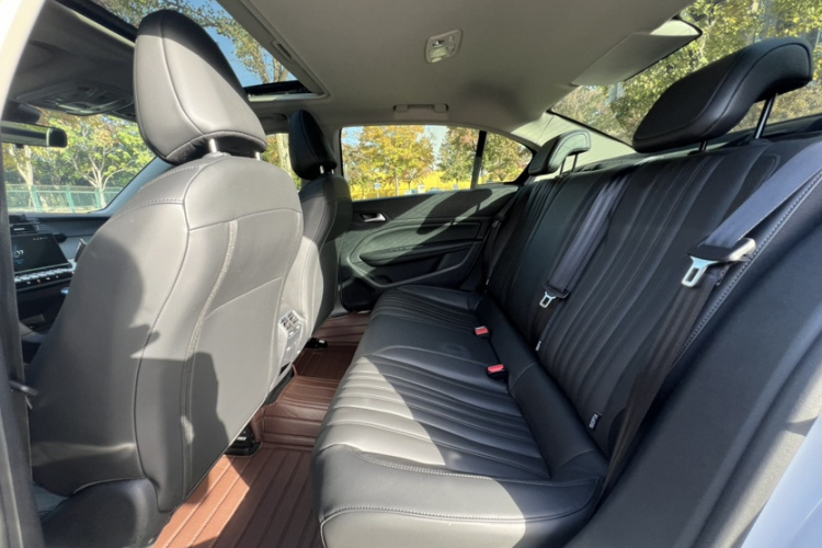 标致408 2024款 360THP 龘龘款 拉图版中控内饰7006