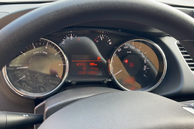 标致3008 2015款 1.6THP 自动经典版中控内饰7014