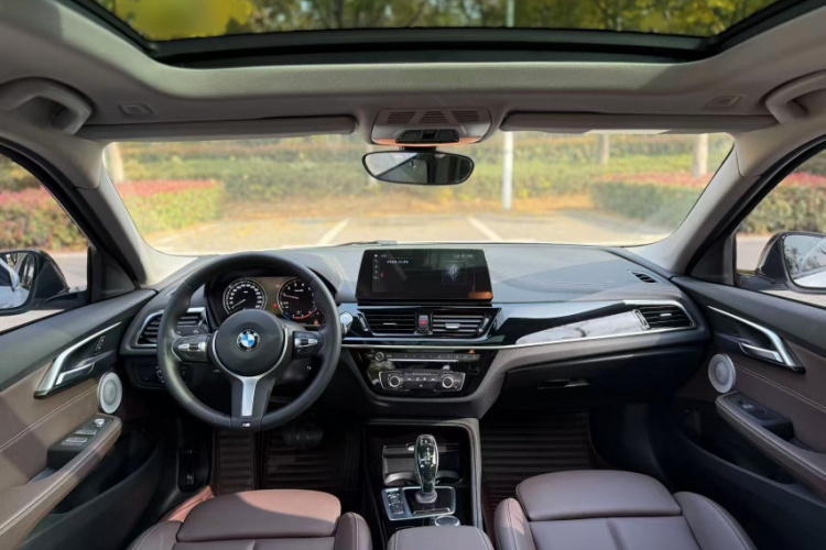 宝马1系 2022款 120i M运动曜夜版中控内饰7003