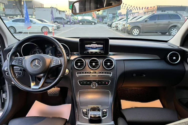 奔驰C级 2015款 C 200 L 运动型中控内饰7004