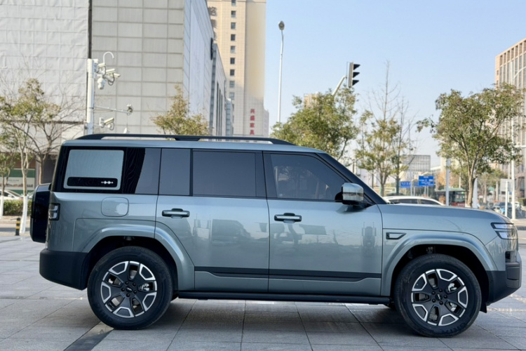 方程豹 钛7 2025款 135KM两驱Pro版车身外观6005