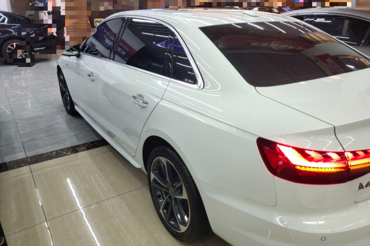 奥迪A4L 2024款 40 TFSI 时尚动感型车身外观4
