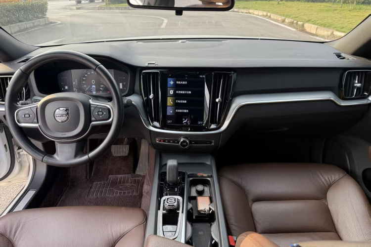 沃尔沃S60 2022款 B4 智逸豪华版中控内饰7004