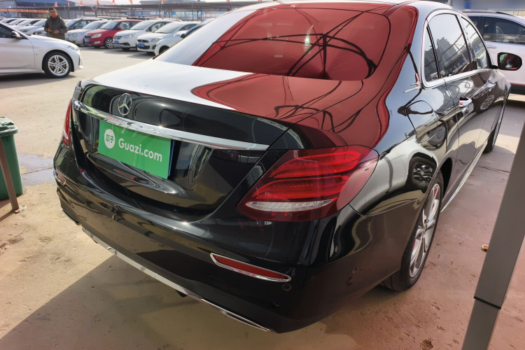 奔驰E级 2020款 E 300 L 运动时尚型车身外观7