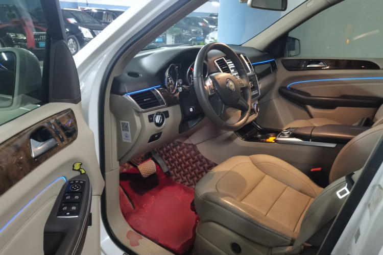 奔驰M级 2014款 ML 400 4MATIC动感型中控内饰20