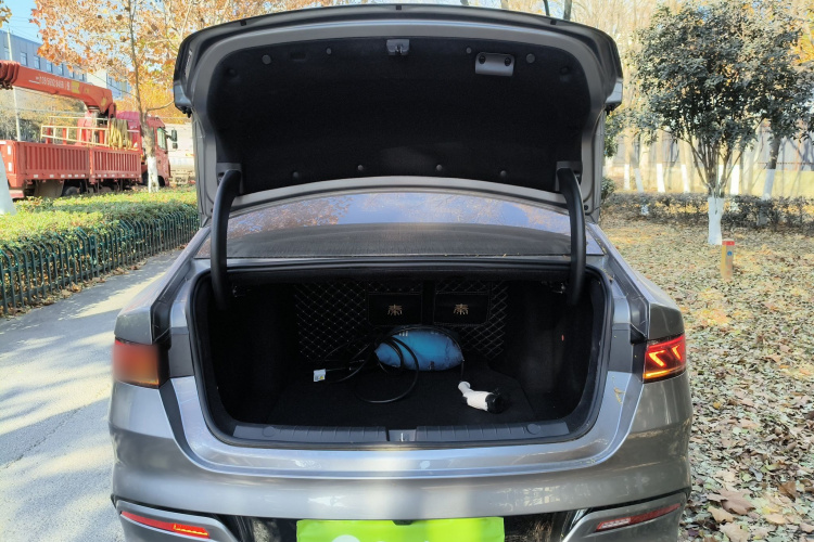 比亚迪 秦PLUS 2024款 荣耀版 EV 420KM领先型机舱底盘23