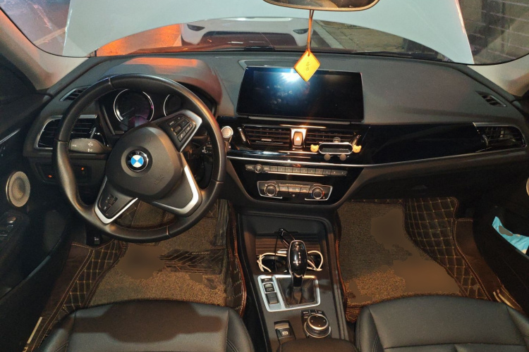 宝马1系 2021款 改款 120i M运动版中控内饰12