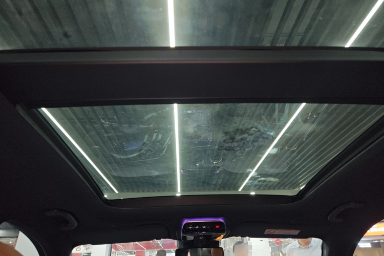 奔驰GLC 2023款 改款 GLC 260 L 4MATIC 豪华型 7座中控内饰22