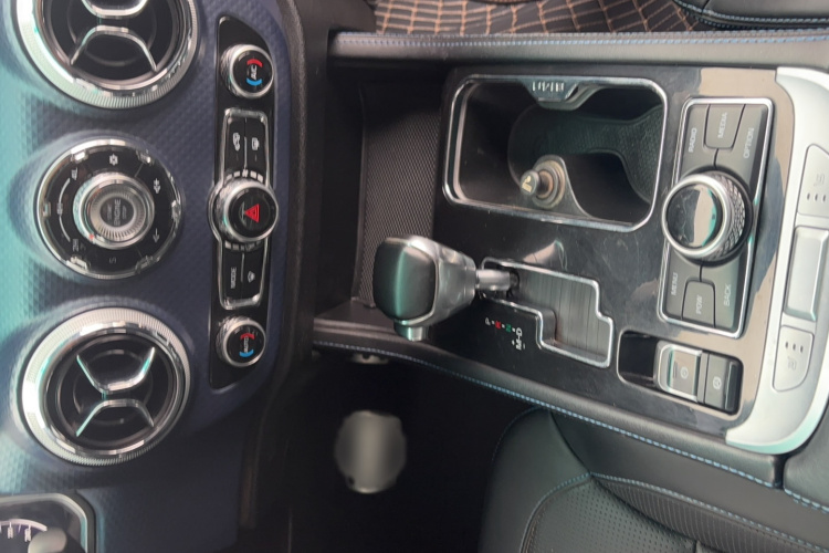 北京BJ40 2018款 PLUS 2.3T 自动四驱尊享版 国V局部细节9002