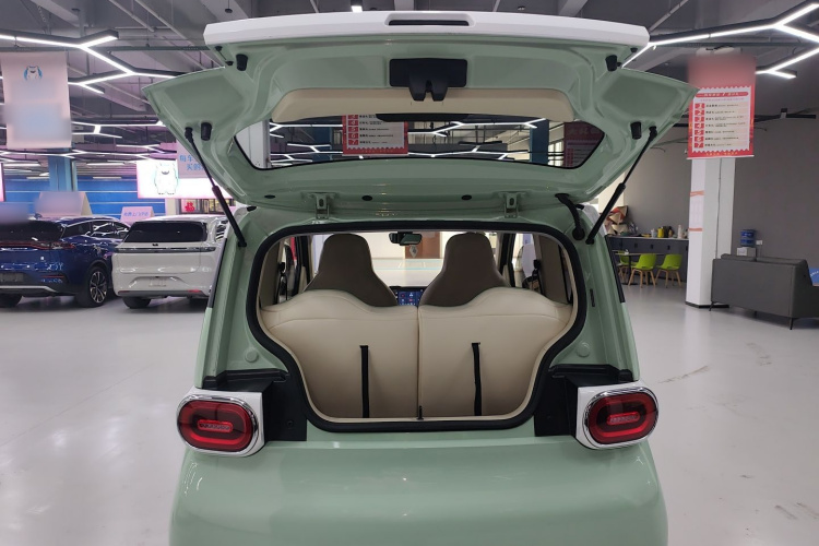 五菱汽车 宏光MINIEV 2024款 第三代 215km 进阶版机舱底盘23