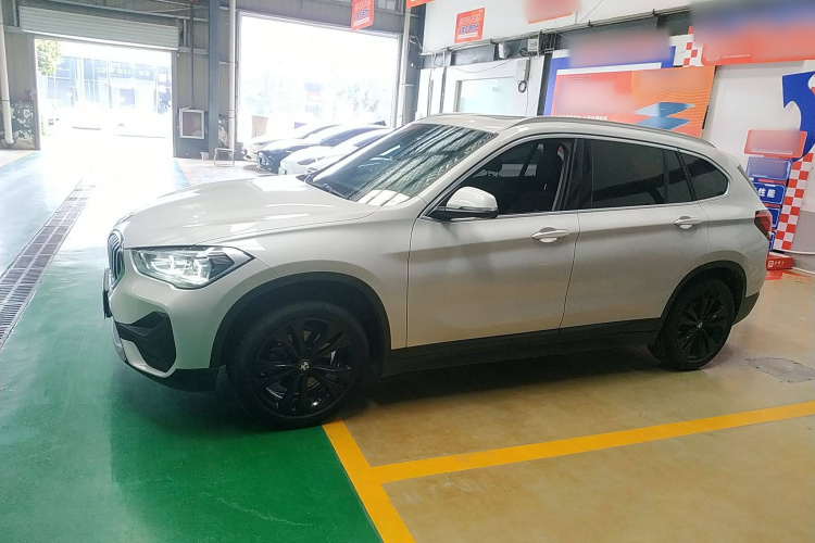 宝马X1 2020款 sDrive20Li 时尚型车身外观4