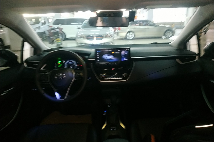 丰田 卡罗拉 2024款 1.8L 智能电混双擎 精英版中控内饰12