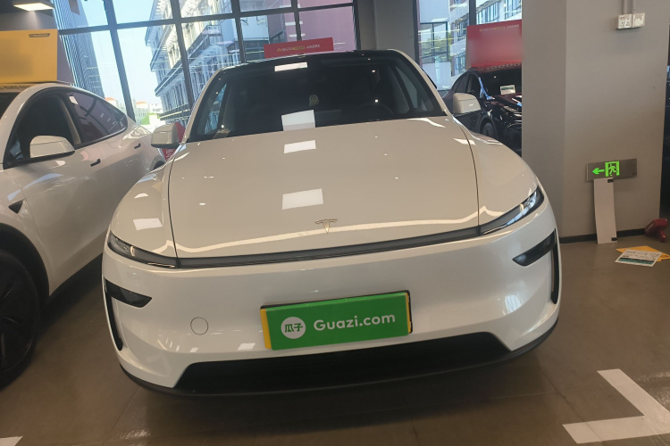 特斯拉 Model Y 2025款 改款 长续航全轮驱动版车身外观2