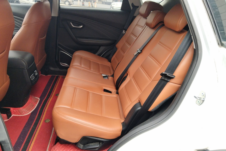 捷途X70M 2021款 1.5T DCT豪华伙伴型 5座中控内饰21