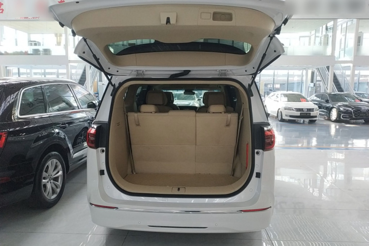 别克GL8 2022款 ES陆尊 653T 尊享型机舱底盘23