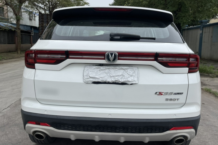 长安CS35PLUS 2019款 1.4T DCT酷联蓝鲸版车身外观6008