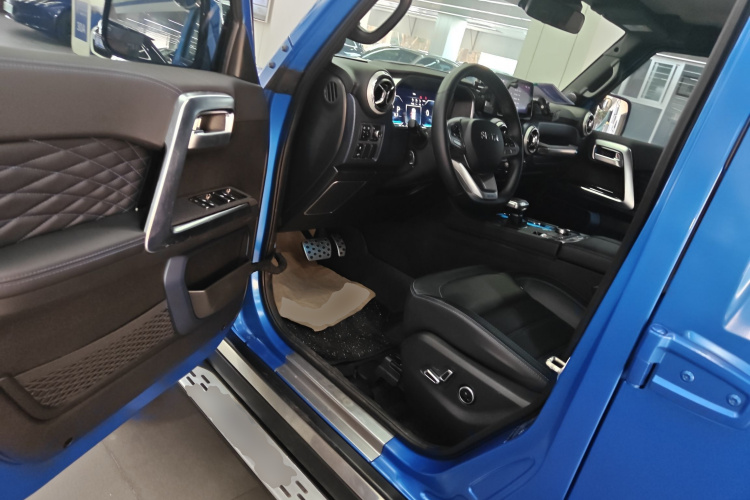 北京BJ40 2021款 2.0D 自动四驱刀锋英雄版侠客型中控内饰20