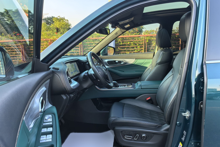 广汽传祺 传祺GS8 2022款 领航系列 2.0TGDI 两驱豪华智联版（七座）中控内饰7001