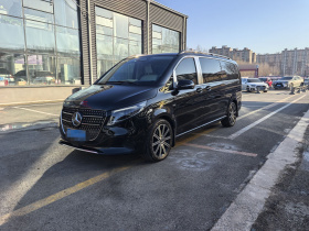 奔驰V级 2024款 V 300 L 长轴距尊贵版