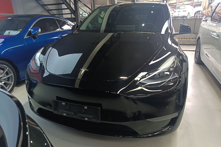 特斯拉 Model Y 2022款 长续航全轮驱动版车身外观2